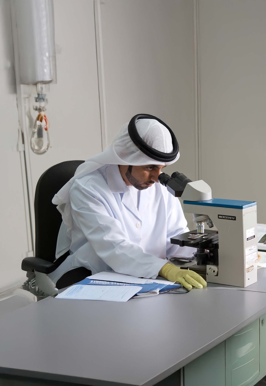 Environmental laboratory specialist conducting microscopic analysis